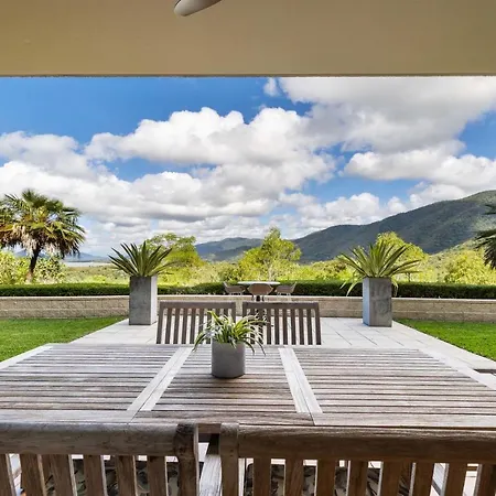The Sub Penthouse At Santai Apartment Palm Cove Exterior photo